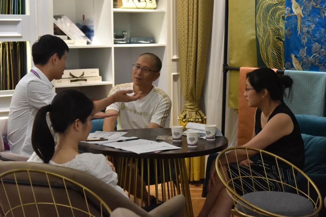 在市場競爭這么激烈的家裝市場 能夠像安然居裝飾這樣屹立15年 并不斷發(fā)展壯大的家裝企業(yè) 絕對是屈指可數(shù) 這是市場對安然居的認(rèn)可 是業(yè)主對安然居的肯定 是行業(yè)對安然居的支持